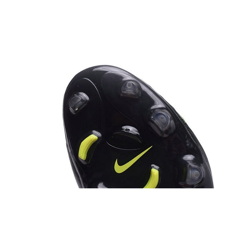 Nike Magista Obra II FG Football bottes pour hommes Noir Volt